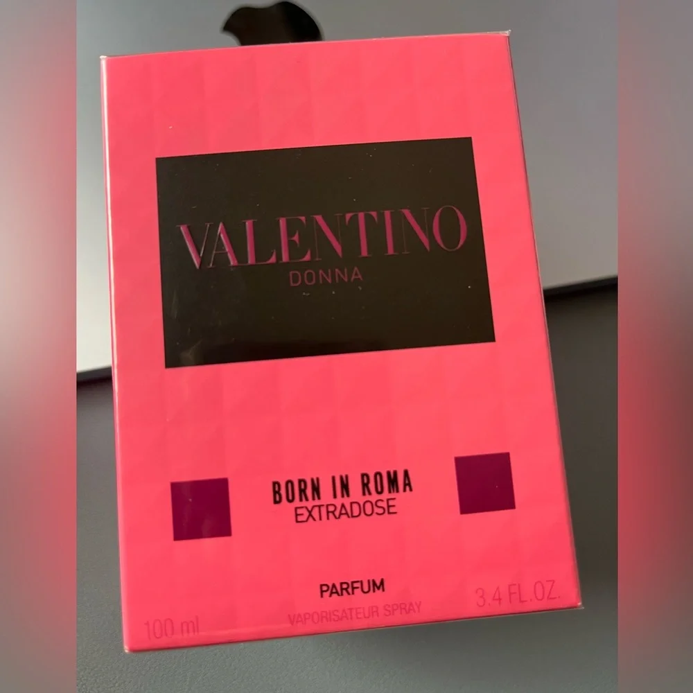 Valentino - Picture 2 of 3